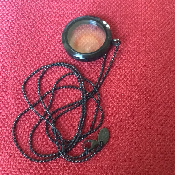 Origami Owl Hinged Living Locket - Picture 2 of 8